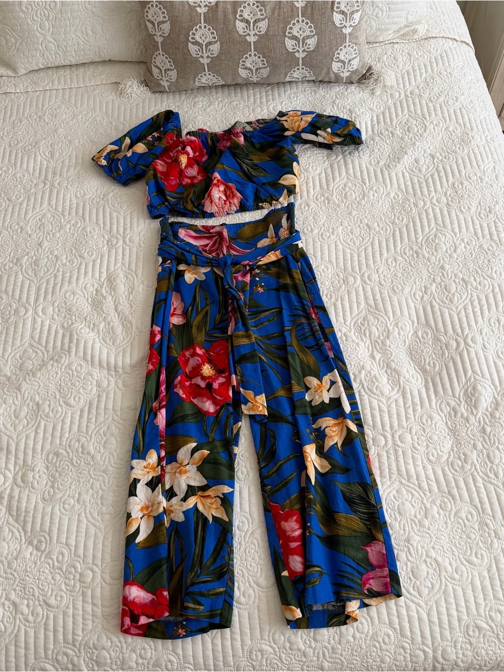 Cupcakes and Cashmere Blue Tropical Floral 2-Piece Crop Top & Wide Leg Pants Set